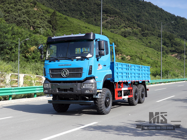 รถขับเคลื่อนหกล้อ Dongfeng รถบรรทุกออฟโรด 6 × 6 Dongfeng หัวแบนหนึ่งและครึ่งแถวรถบรรทุกขนส่งสินค้ายานพาหนะ AWD 6 * 6 ส่งออกยานพาหนะพิเศษ