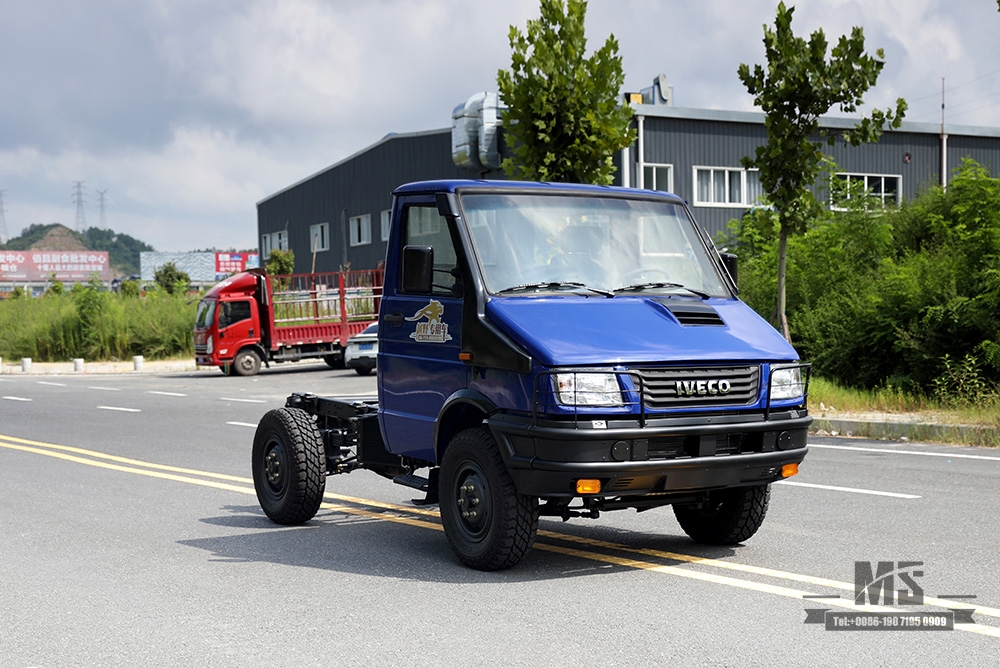 113hp Iveco แชสซีขับเคลื่อนสี่ล้อ _4 * 4 แชสซีขนาดเล็ก Iveco แชสซีหัวสั้น _4WD ส่งออกแชสซียานพาหนะพิเศษที่กำหนดเอง