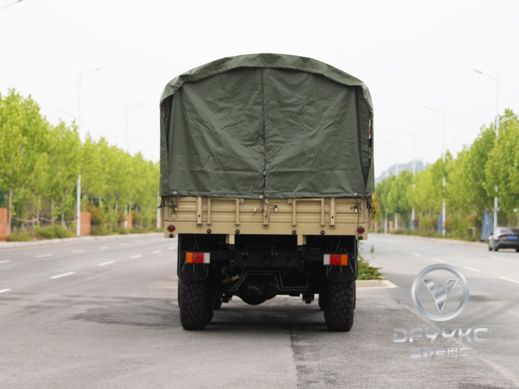 Donggfeng EQ2102N รถบรรทุกออฟโรด-ยานพาหนะทะเลทรายสองแถวสองแถว รุ่นส่งออก เครื่องปรับอากาศด้วยผ้าใบกันน้ำ