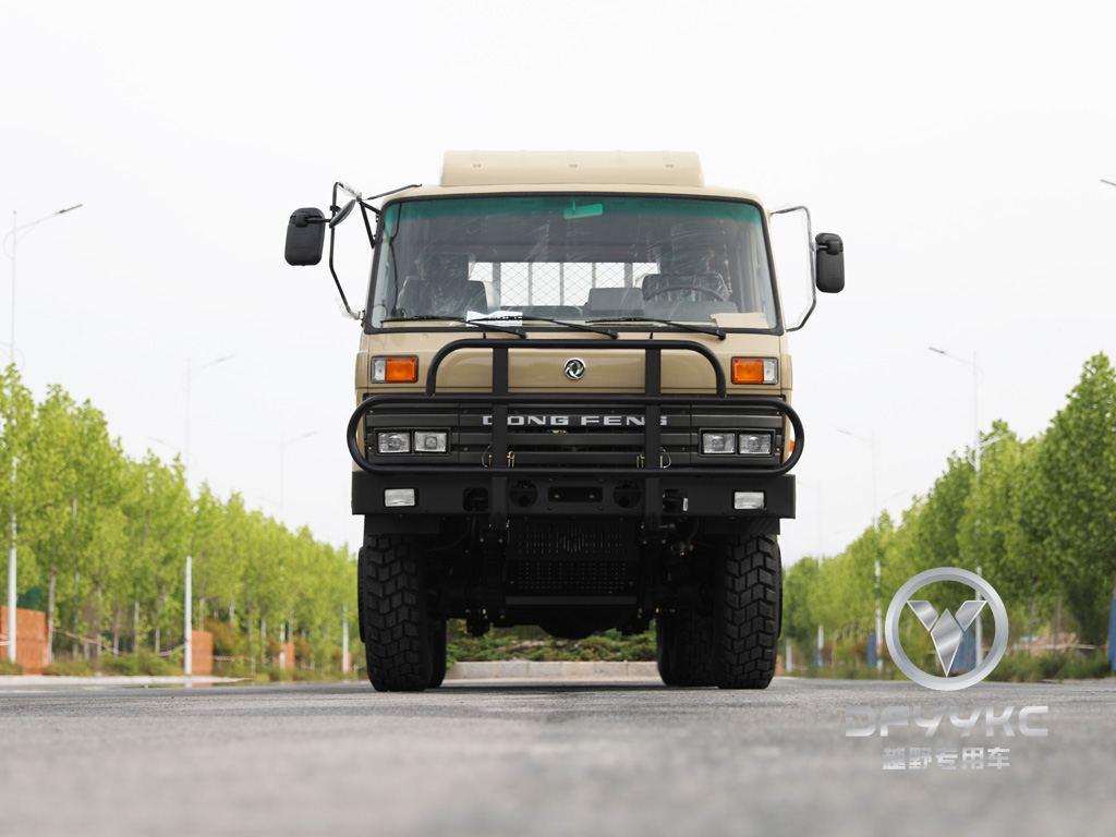DONGGFENG EQ2102N รถบรรทุกสินค้าออฟโรด-210HP รถบรรทุกทะเลทรายสองแถว รุ่นส่งออก เครื่องปรับอากาศด้วยผ้าใบกันน้ำ