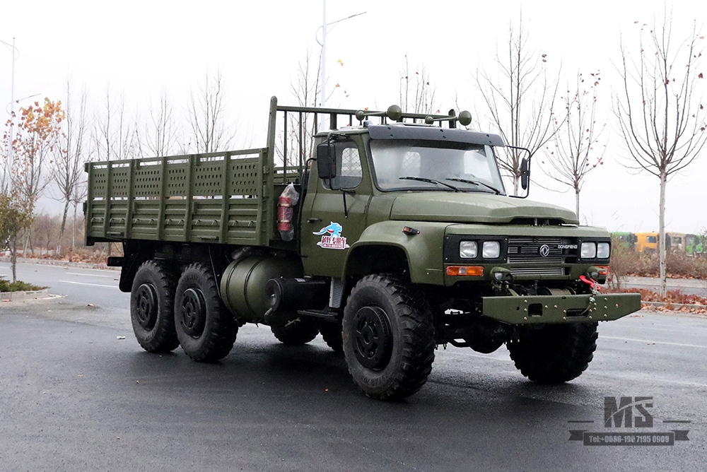 Dongfeng Army Green รถหกล้อ EQ2100 _6×6 190 hp Classic Pointed Head 3.5T รถบรรทุกออฟโรดสามเพลาสำหรับขาย_Dongfeng 245 Troop Carrier Export Special Vehicle 