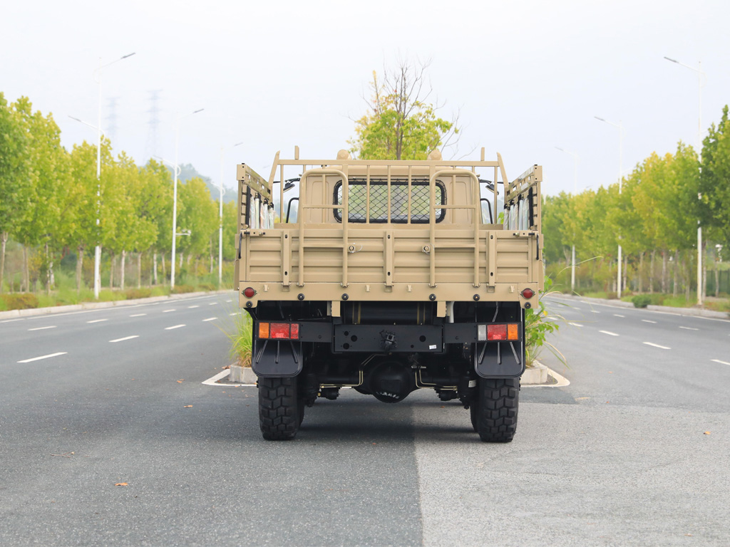6x6 Dongfeng EQ2082 Singlerow Cab Trucks 6wd นอกรถบรรทุก Roaccargo 