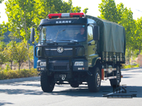 Dongfeng 4WD Off-Road Troop Carrier DFH2140B National Six Engine สี่เมตรแปดกล่องเก็บสินค้าออฟโรด 