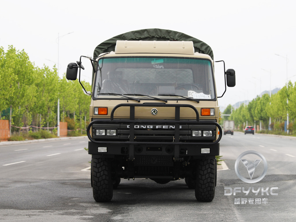 Donggfeng EQ2102N รถบรรทุกออฟโรด-ยานพาหนะทะเลทรายสองแถวสองแถว รุ่นส่งออก เครื่องปรับอากาศด้วยผ้าใบกันน้ำ