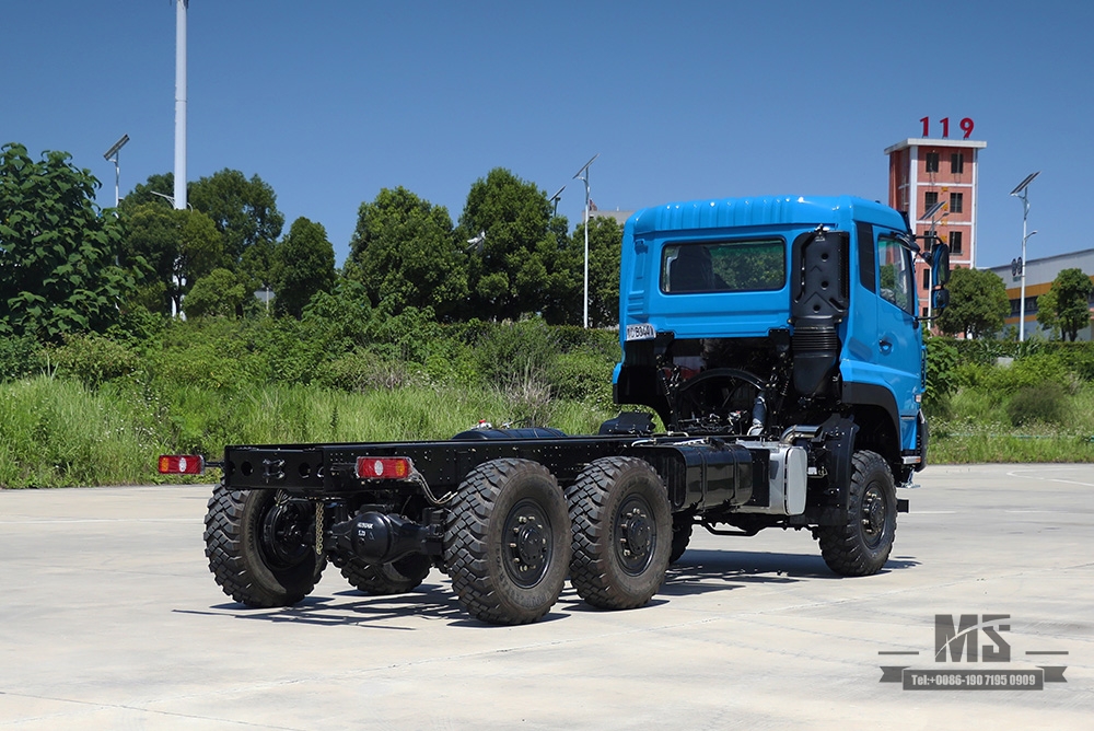 340hp Dongfeng แชสซีรถบรรทุกหกล้อ_Dongfeng 6 * 6 แชสซีรถบรรทุกสินค้าหัวแบนพร้อมระบบเบรกน้ำหล่อเย็นถัง _ ส่งออกแชสซีพิเศษ