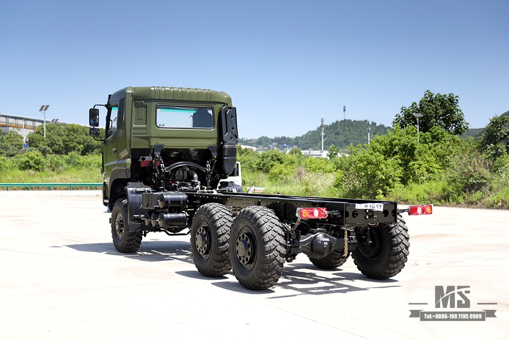 Dongfeng แชสซีขับเคลื่อนหกล้อ_6×6 340hp หัวแบนแชสซีรถบรรทุกสินค้าหนึ่งแถวครึ่งแชสซี_6*6 ส่งออกยานพาหนะพิเศษ