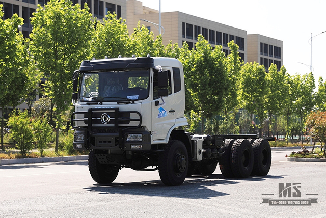 266 HP Dongfeng ขับเคลื่อนหกล้อแชสซีออฟโรด 6 × 6 แถวแบนครึ่งแชสซีพิเศษ _ ขับเคลื่อนทุกล้อสามเพลา 7T / 13T / 13T แชสซีรถบรรทุกขนส่ง_ ส่งออกยานพาหนะพิเศษ