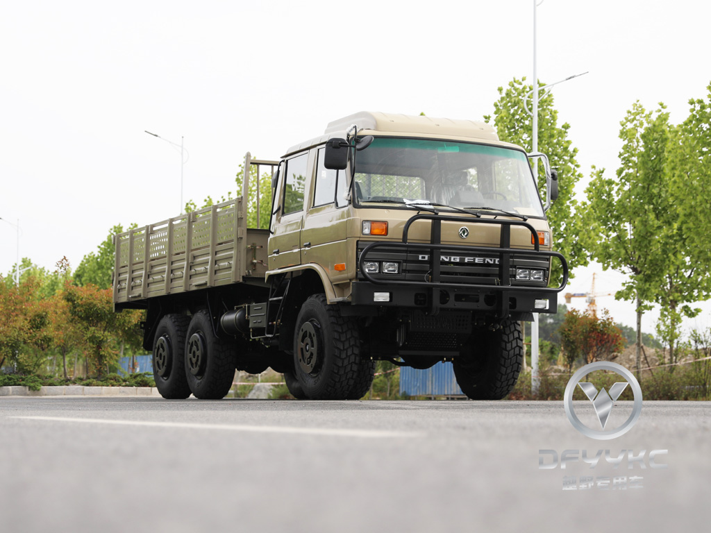 DONGGFENG EQ2102N รถบรรทุกสินค้าออฟโรด-210HP รถบรรทุกทะเลทรายสองแถว รุ่นส่งออก เครื่องปรับอากาศด้วยผ้าใบกันน้ำ