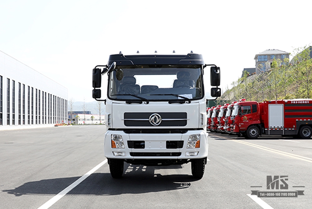 Dongfeng 4 × 2 โครงรถเครน Flathead ห้องโดยสารหนึ่งและครึ่ง 210hp แชสซีพร้อมรถบรรทุกเครนส่งออกแชสซีพิเศษ