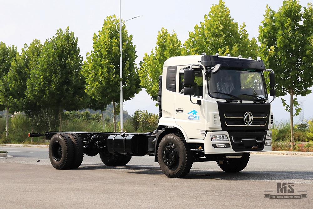 Dongfeng 4 × 2 รถบรรทุกติดเครนแชสซี 266hp ใหม่ Flathead Cabin Row ครึ่งแชสซีพร้อมรถบรรทุกเครนส่งออกแชสซีพิเศษ