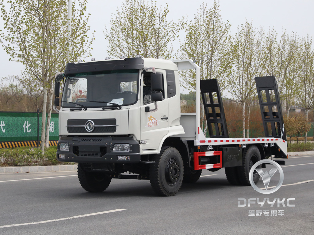 Dongfeng Semi-Cab รถขุดรถขนส่ง รถขุดลากบอร์ดเครื่องจักรเบ็ดรถบรรทุก Flatbed รถเทรลเลอร์แบบไฮดรอลิกบันไดรถเทรลเลอร์ 