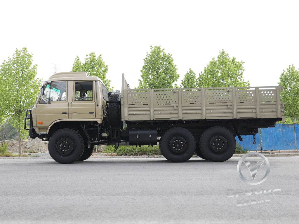 DONGGFENG EQ2102N รถบรรทุกสินค้าออฟโรด-210HP รถบรรทุกทะเลทรายสองแถว รุ่นส่งออก เครื่องปรับอากาศด้วยผ้าใบกันน้ำ