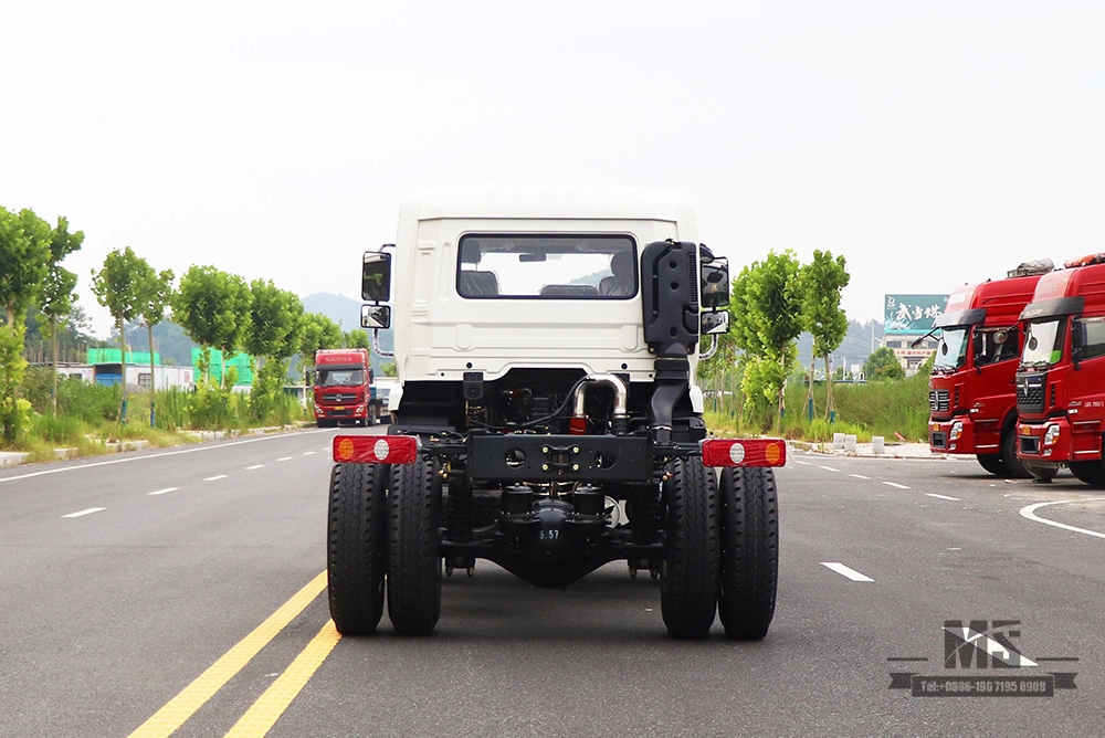 แชสซี 4*2 แชสซี Dongfeng 210 แรงม้า แชสซี 4x2 ออฟโรด แชสซี Dongfeng แถวครึ่ง Cab ส่งออกแชสซีพิเศษ 