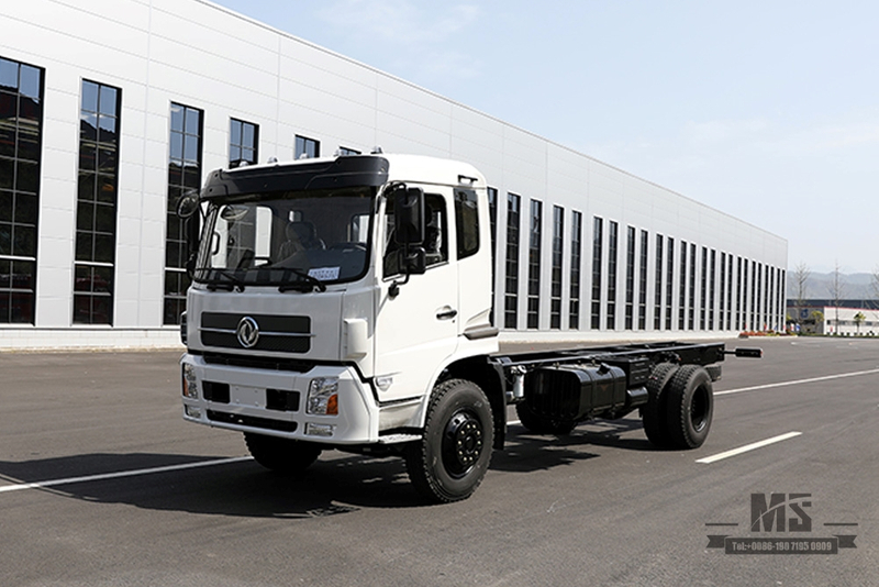 Dongfeng 4 × 2 โครงรถเครน Flathead ห้องโดยสารหนึ่งและครึ่ง 210hp แชสซีพร้อมรถบรรทุกเครนส่งออกแชสซีพิเศษ