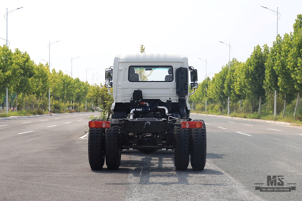 Dongfeng 4 × 2 รถบรรทุกติดเครนแชสซี 266hp ใหม่ Flathead Cabin Row ครึ่งแชสซีพร้อมรถบรรทุกเครนส่งออกแชสซีพิเศษ