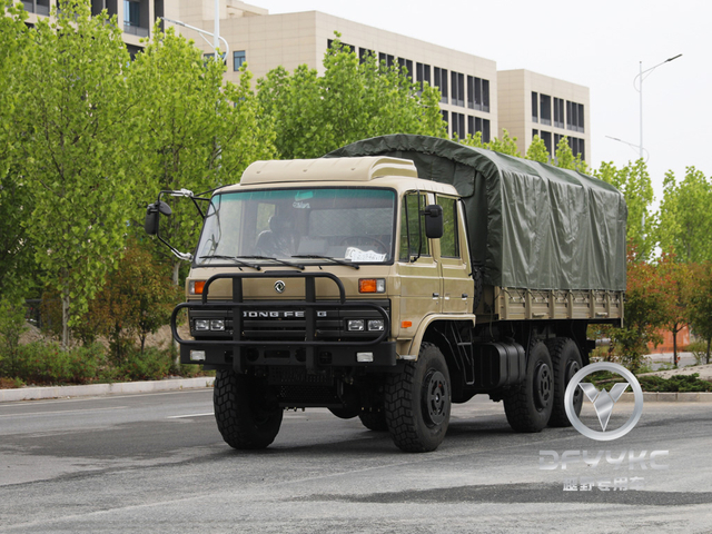 Donggfeng EQ2102N รถบรรทุกออฟโรด-ยานพาหนะทะเลทรายสองแถวสองแถว รุ่นส่งออก เครื่องปรับอากาศด้วยผ้าใบกันน้ำ