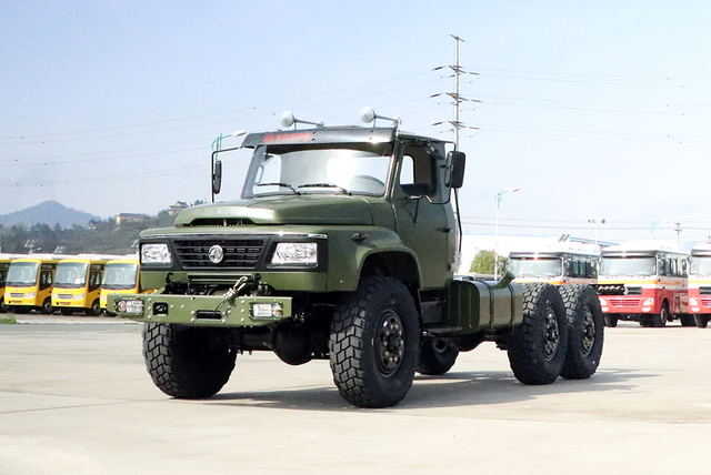 Dongfeng Army Green ขับเคลื่อนหกล้อ EQ2100 Chassis_6 * 6 190hp แชสซีรถบรรทุกหัวแหลมสำหรับขาย_Dongfeng ส่งออกแชสซียานพาหนะพิเศษ