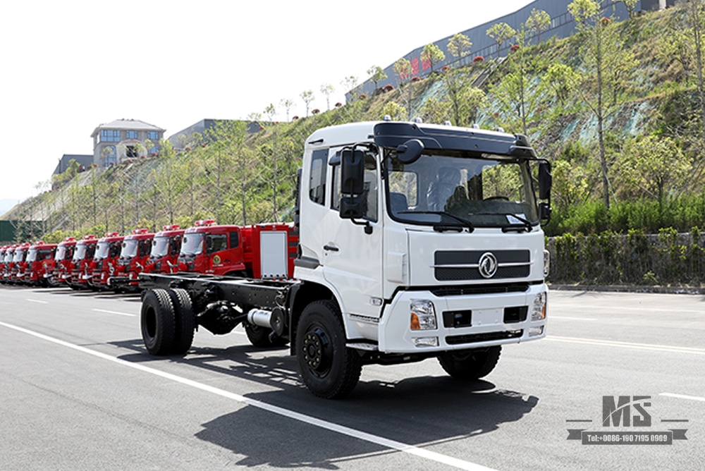 Dongfeng 4 × 2 โครงรถเครน Flathead ห้องโดยสารหนึ่งและครึ่ง 210hp แชสซีพร้อมรถบรรทุกเครนส่งออกแชสซีพิเศษ