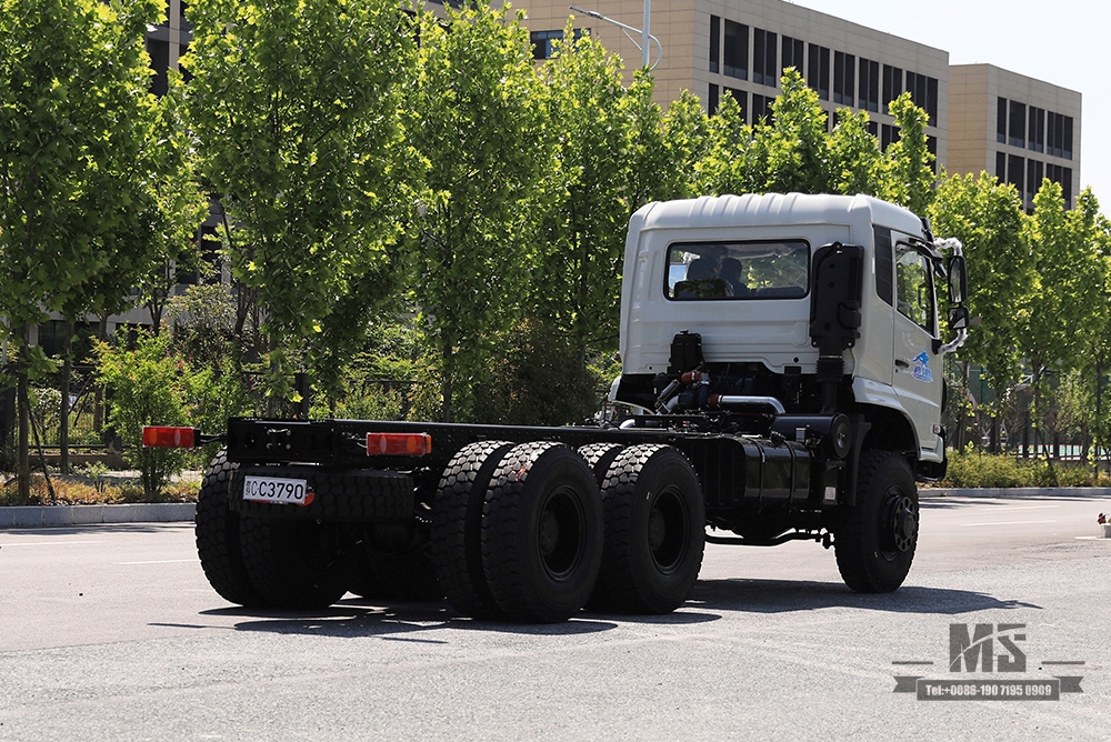 266 HP Dongfeng ขับเคลื่อนหกล้อแชสซีออฟโรด 6 × 6 แถวแบนครึ่งแชสซีพิเศษ _ ขับเคลื่อนทุกล้อสามเพลา 7T / 13T / 13T แชสซีรถบรรทุกขนส่ง_ ส่งออกยานพาหนะพิเศษ