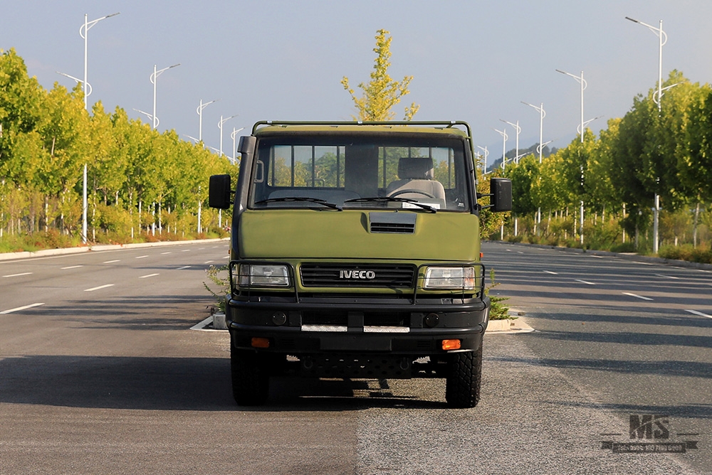 4×4 Iveco Four Drive Truck สีเขียว 4*4 Iveco Truck หัวสั้น รถเล็ก 4WD รถพิเศษส่งออก