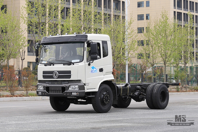 Dongfeng 4*2 แชสซีพร้อมยางคู่หลัง 190HP การแปลงแชสซีแบบแบนหนึ่งแถวครึ่งผู้ผลิต_ส่งออกแชสซีพิเศษ