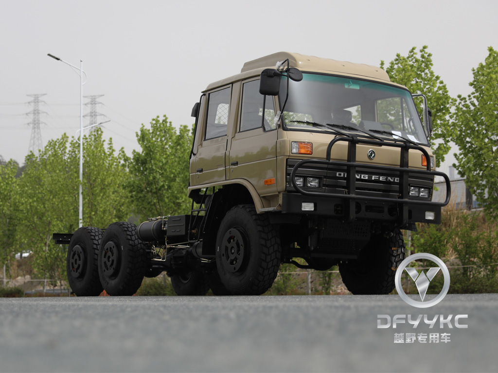 Donggfeng EQ2102N แชสซีรถบรรทุกออฟโรด-ยานพาหนะทะเลทรายสองแถวสองแถว | รุ่นส่งออก เครื่องปรับอากาศด้วยผ้าใบกันน้ำ