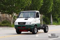 113hp ขับเคลื่อนสี่ล้อ Iveco แชสซีขนาดเล็ก 4 * 4 ออฟโรด Iveco สั้นหัวมัลติฟังก์ชั่แชสซี 4WD ส่งออกแชสซียานพาหนะพิเศษการแปลงที่กำหนดเอง