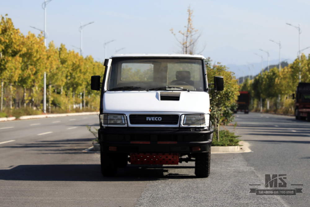 รถขับเคลื่อนสี่ล้อสีขาว IVECO Off Road รถบรรทุกขนาดเล็ก_4*4 113hp หัวสั้นสองแถวรถบรรทุกขนาดเล็ก_ส่งออกยานพาหนะพิเศษ