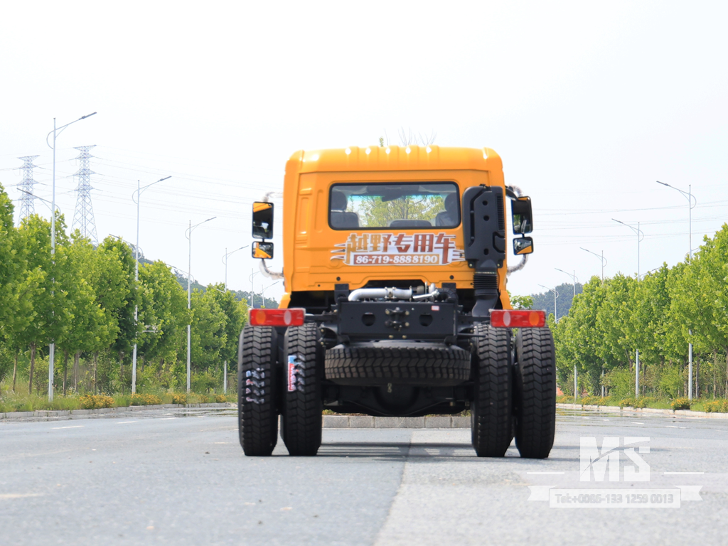 Dongfeng 4 × 4 Flathead Truck Chassis_4 * 4 260hp Flat Head Truck แชสซีขับเคลื่อนสี่ล้อสำหรับขาย _ แชสซีรถบรรทุกส่งออกพิเศษ 